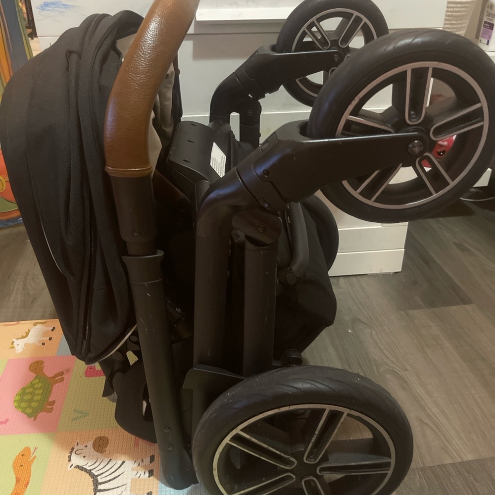 Black Stroller - Picture 7 of 11